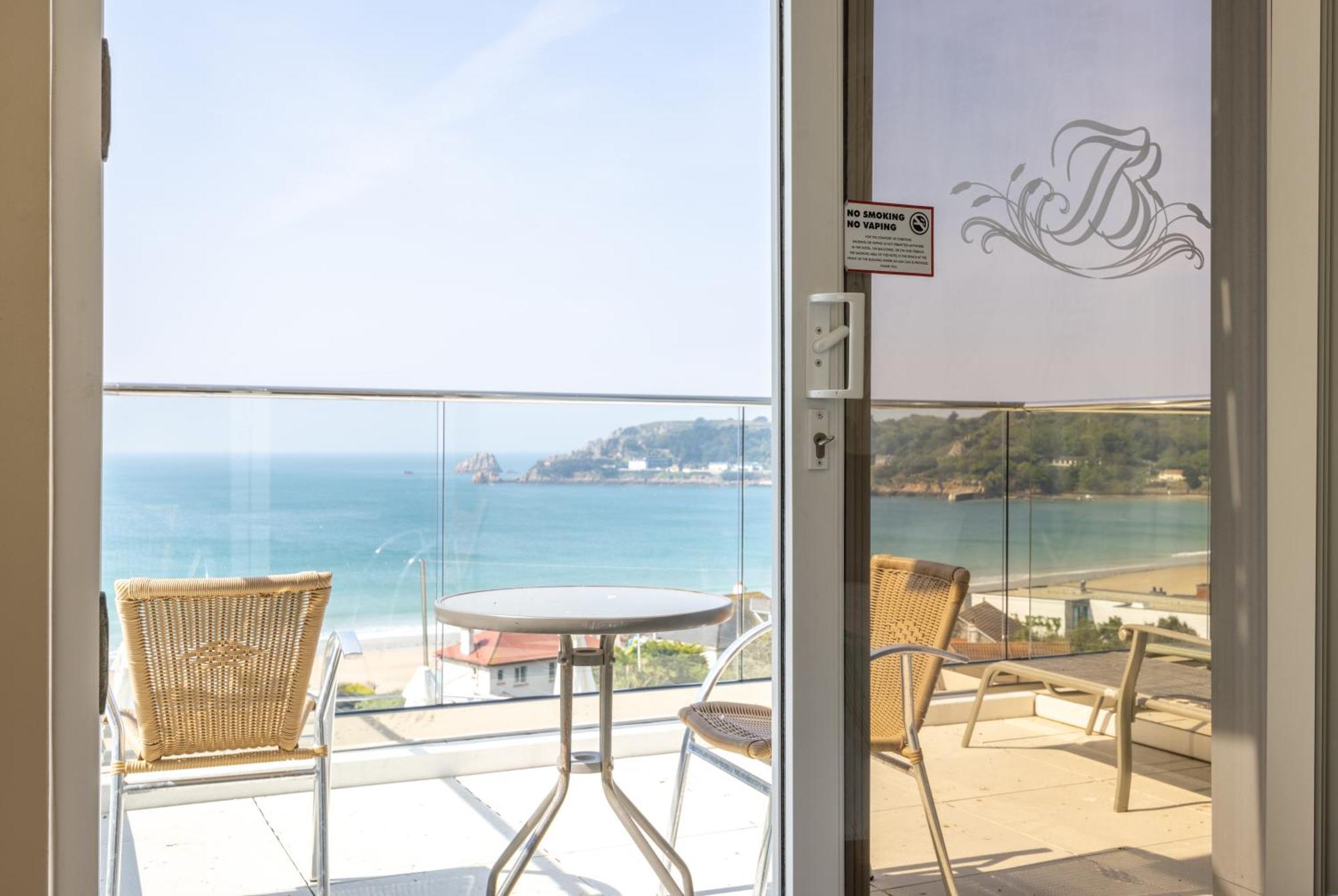 Biarritz Hotel St. Brelade Exterior photo