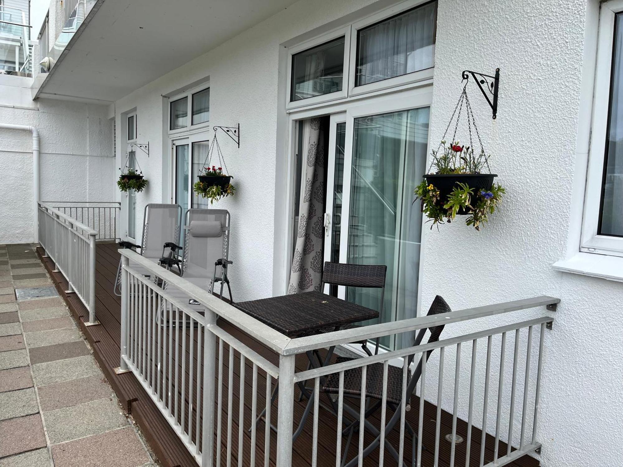 Biarritz Hotel St. Brelade Exterior photo