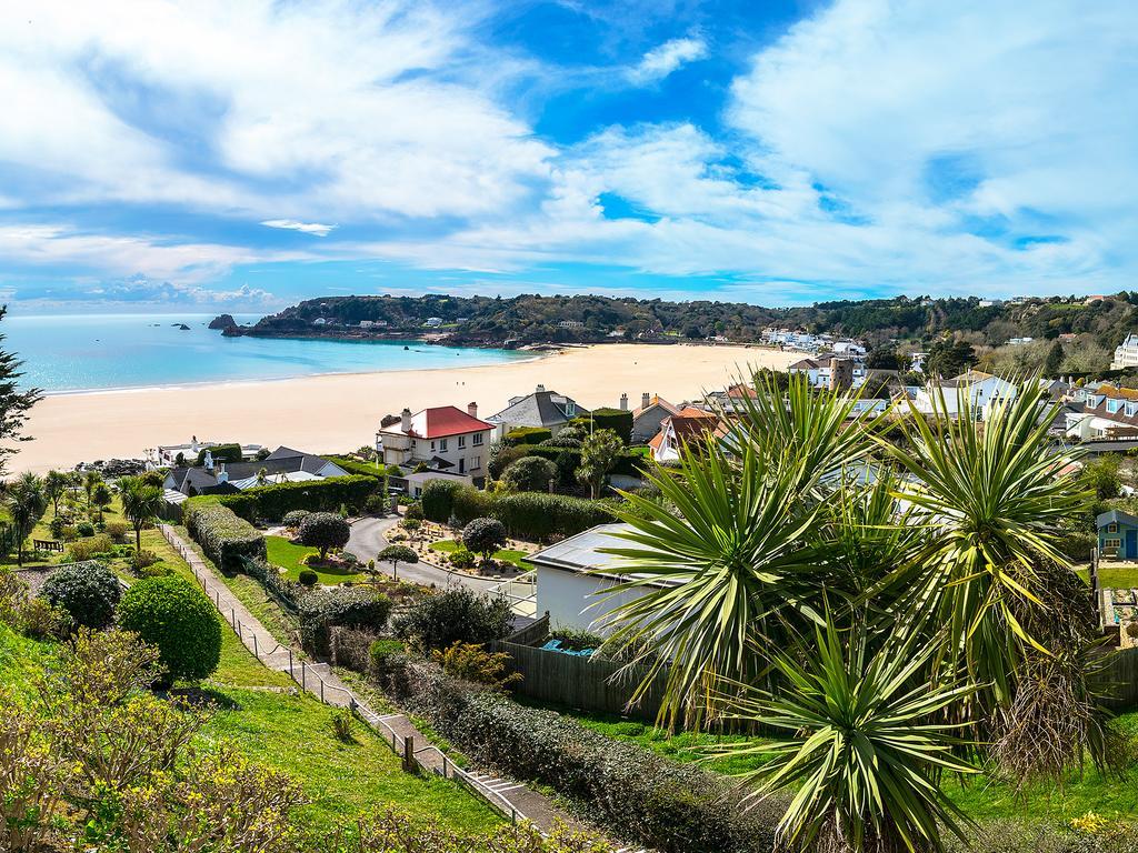 Biarritz Hotel St. Brelade Exterior photo