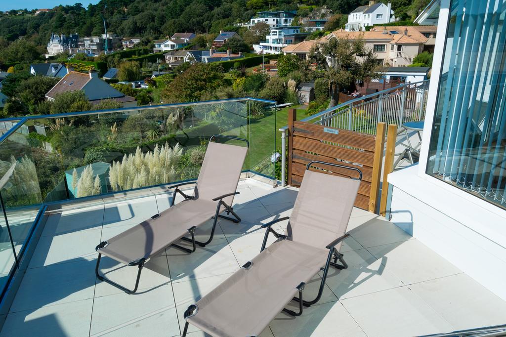 Biarritz Hotel St. Brelade Exterior photo